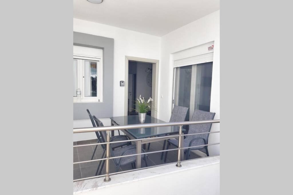 Polychrono New 2 Bedroom Apt. Just By The Sea! Extérieur photo