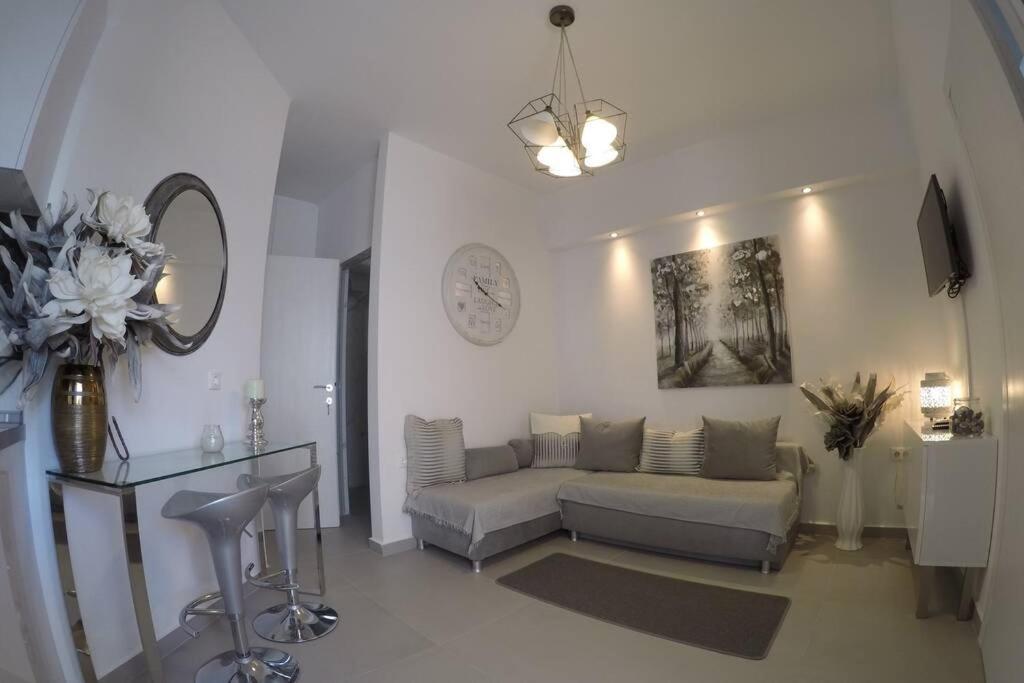 Polychrono New 2 Bedroom Apt. Just By The Sea! Extérieur photo